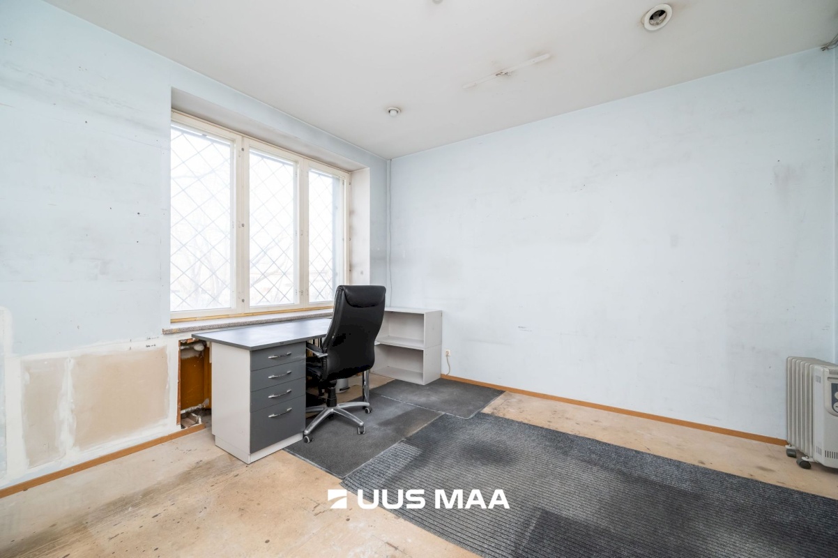 Tallinn, Kesklinna linnaosa, Uus Maailm, Pärnu mnt 82