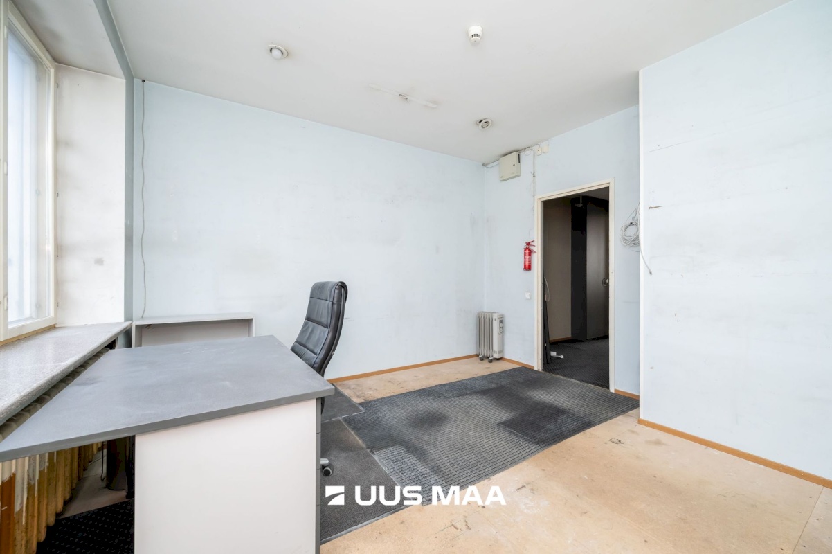 Tallinn, Kesklinna linnaosa, Uus Maailm, Pärnu mnt 82