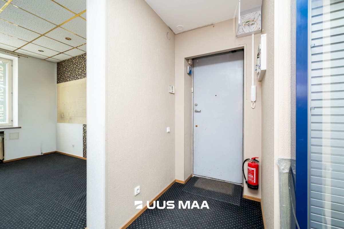 Tallinn, Kesklinna linnaosa, Uus Maailm, Pärnu mnt 82