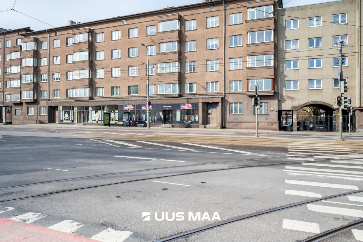 Tallinn, Kesklinna linnaosa, Uus Maailm, Pärnu mnt 82