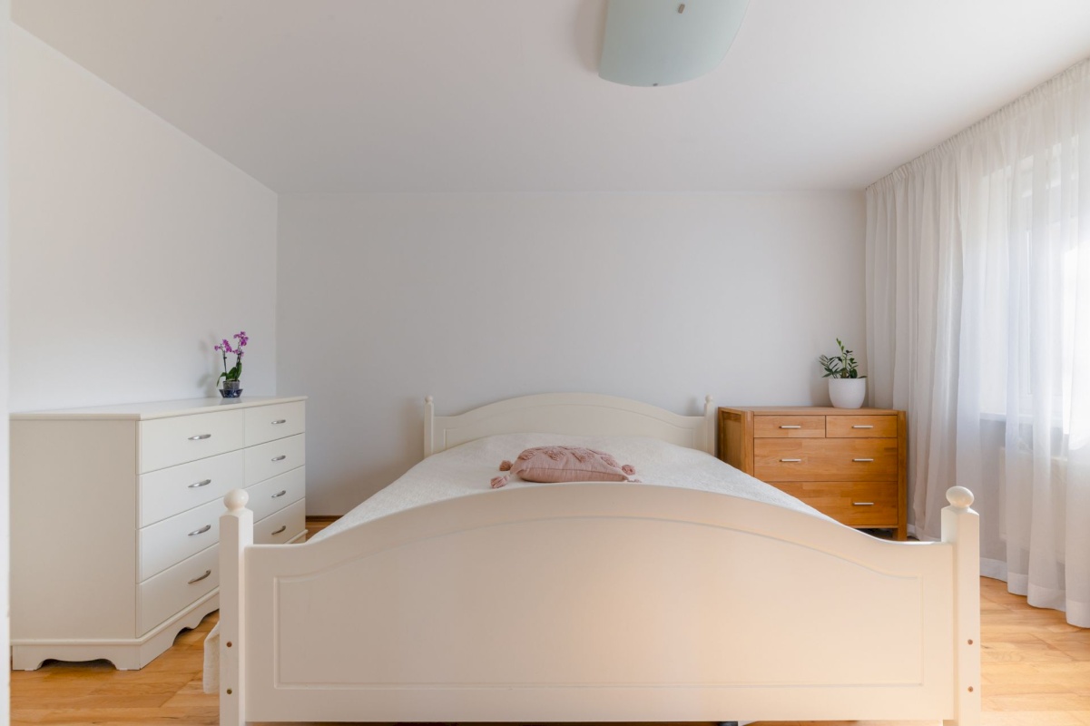 Vinni vald, Pajusti alevik, Linnu 4