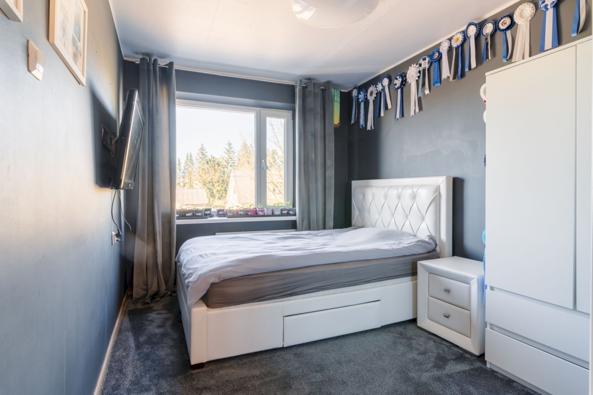 Vinni vald, Pajusti alevik, Linnu 4