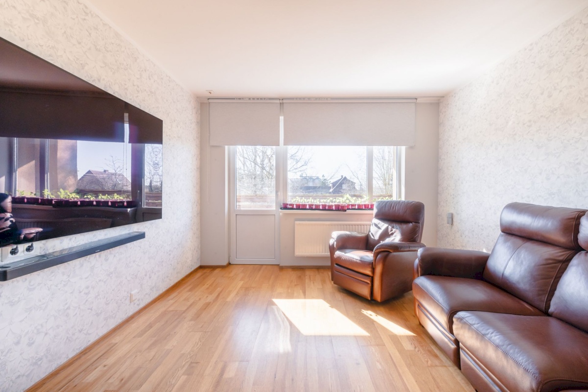 Vinni vald, Pajusti alevik, Linnu 4