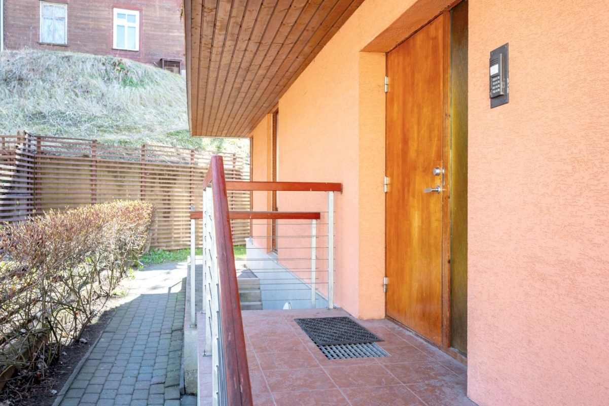 Tartu linn, Tartu linn, Kesklinn, Vallikraavi 12