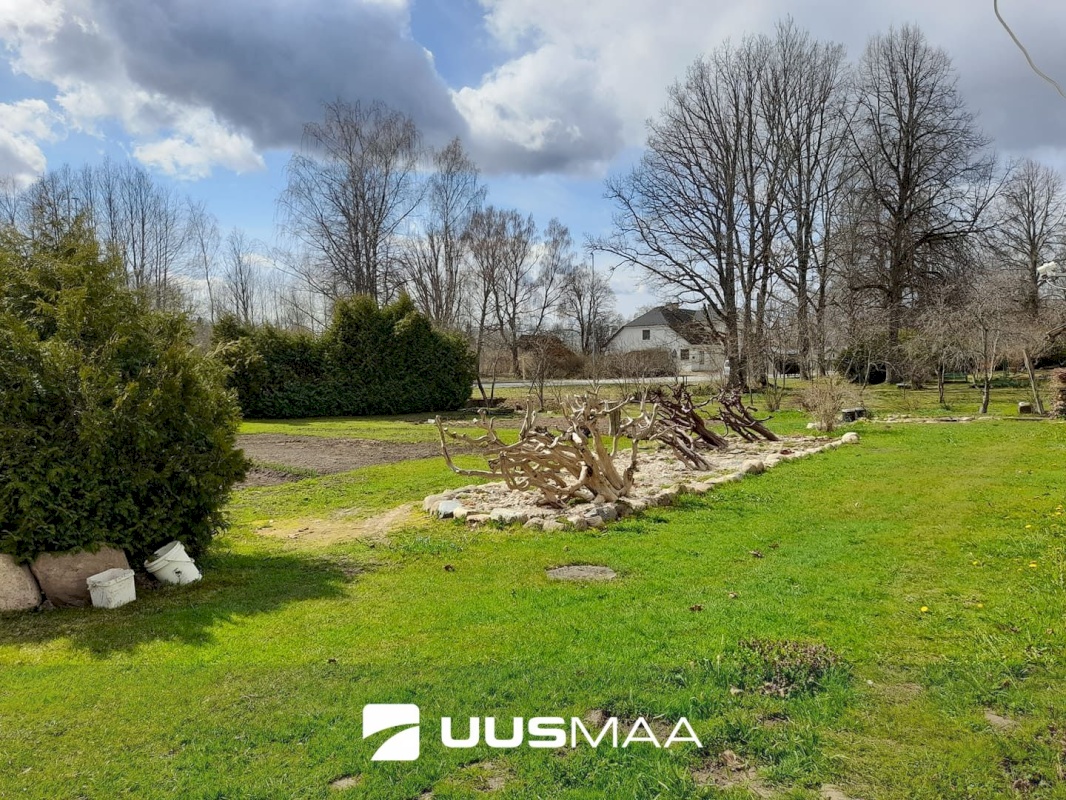 Saarde vald, Allikukivi küla, Valga mnt 10