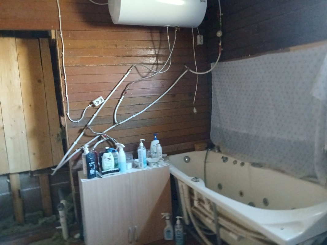 Saarde vald, Allikukivi küla, Valga mnt 10