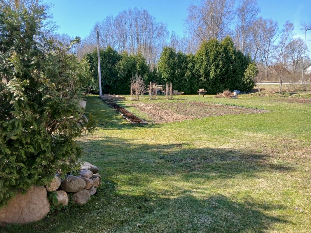 Saarde vald, Allikukivi küla, Valga mnt 10