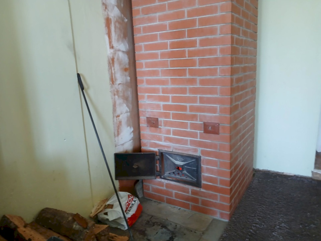 Saarde vald, Allikukivi küla, Valga mnt 10