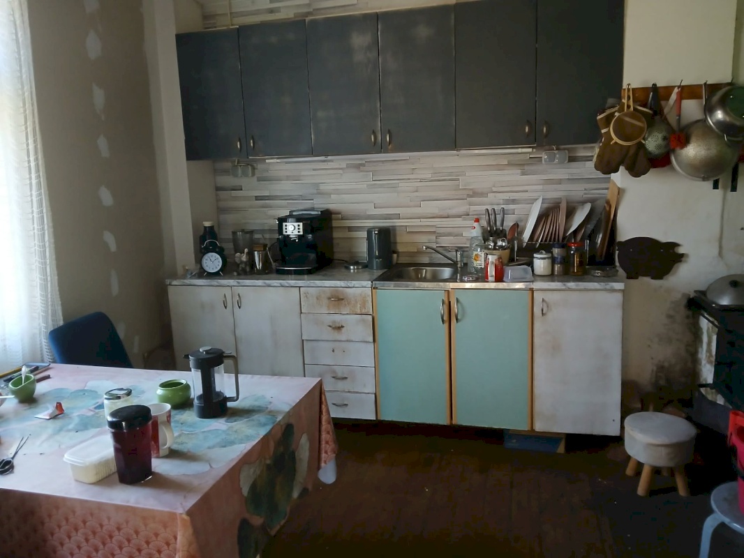 Saarde vald, Allikukivi küla, Valga mnt 10