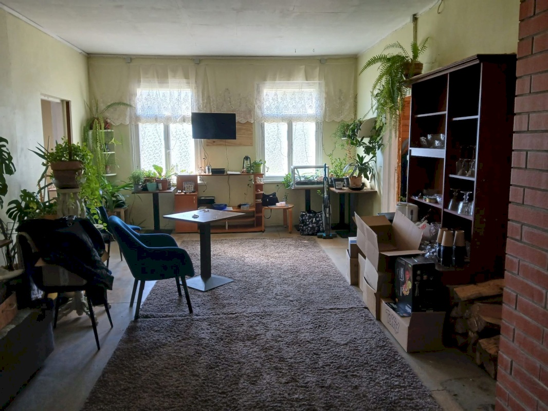 Saarde vald, Allikukivi küla, Valga mnt 10