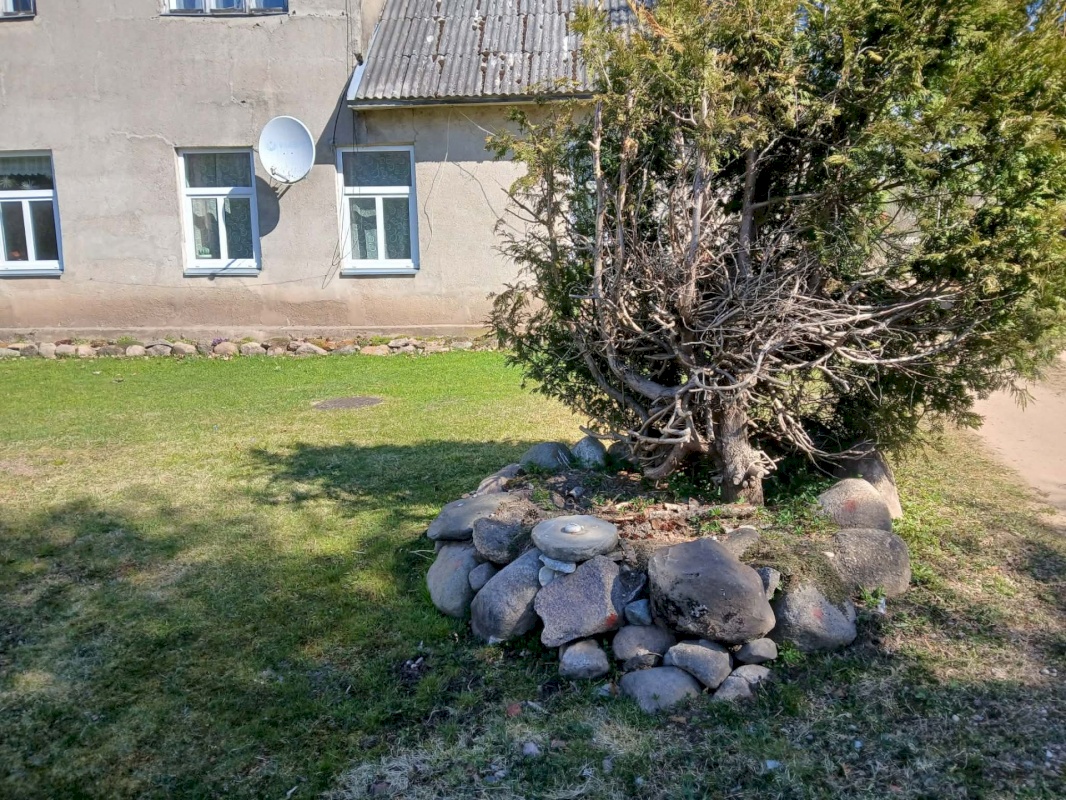 Saarde vald, Allikukivi küla, Valga mnt 10