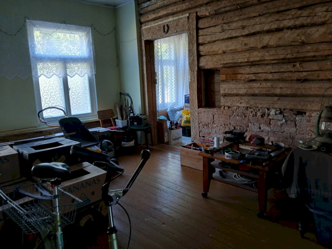 Saarde vald, Allikukivi küla, Valga mnt 10