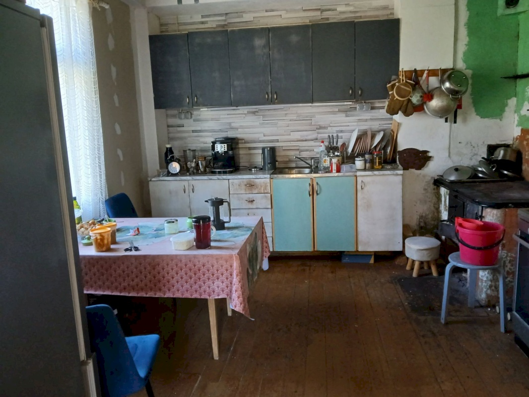 Saarde vald, Allikukivi küla, Valga mnt 10