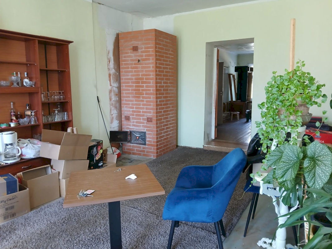 Saarde vald, Allikukivi küla, Valga mnt 10