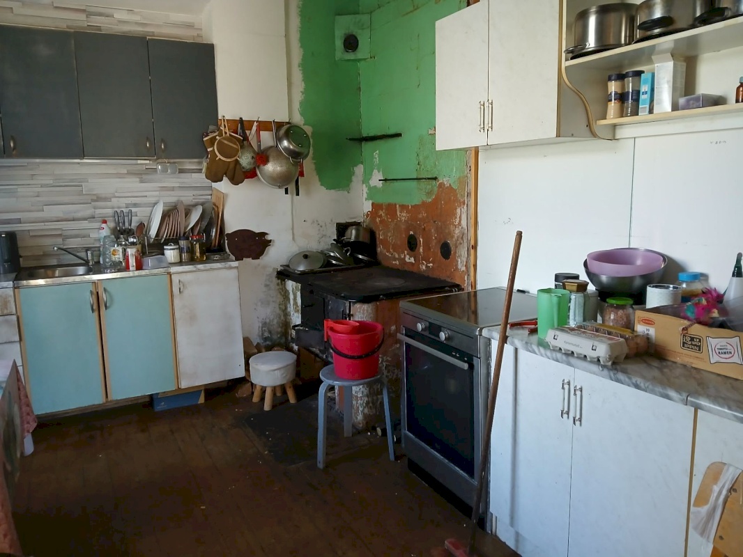 Saarde vald, Allikukivi küla, Valga mnt 10