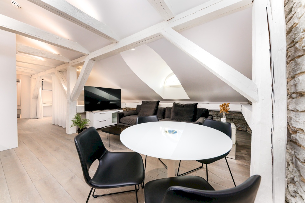 Tallinn, Kesklinna linnaosa, Suur-Kloostri 1