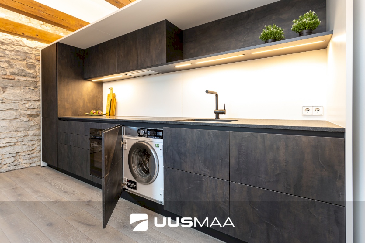 Tallinn, Kesklinna linnaosa, Suur-Kloostri 1