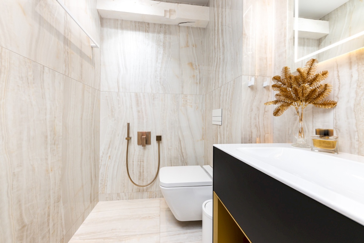 Tallinn, Kesklinna linnaosa, Suur-Kloostri 1