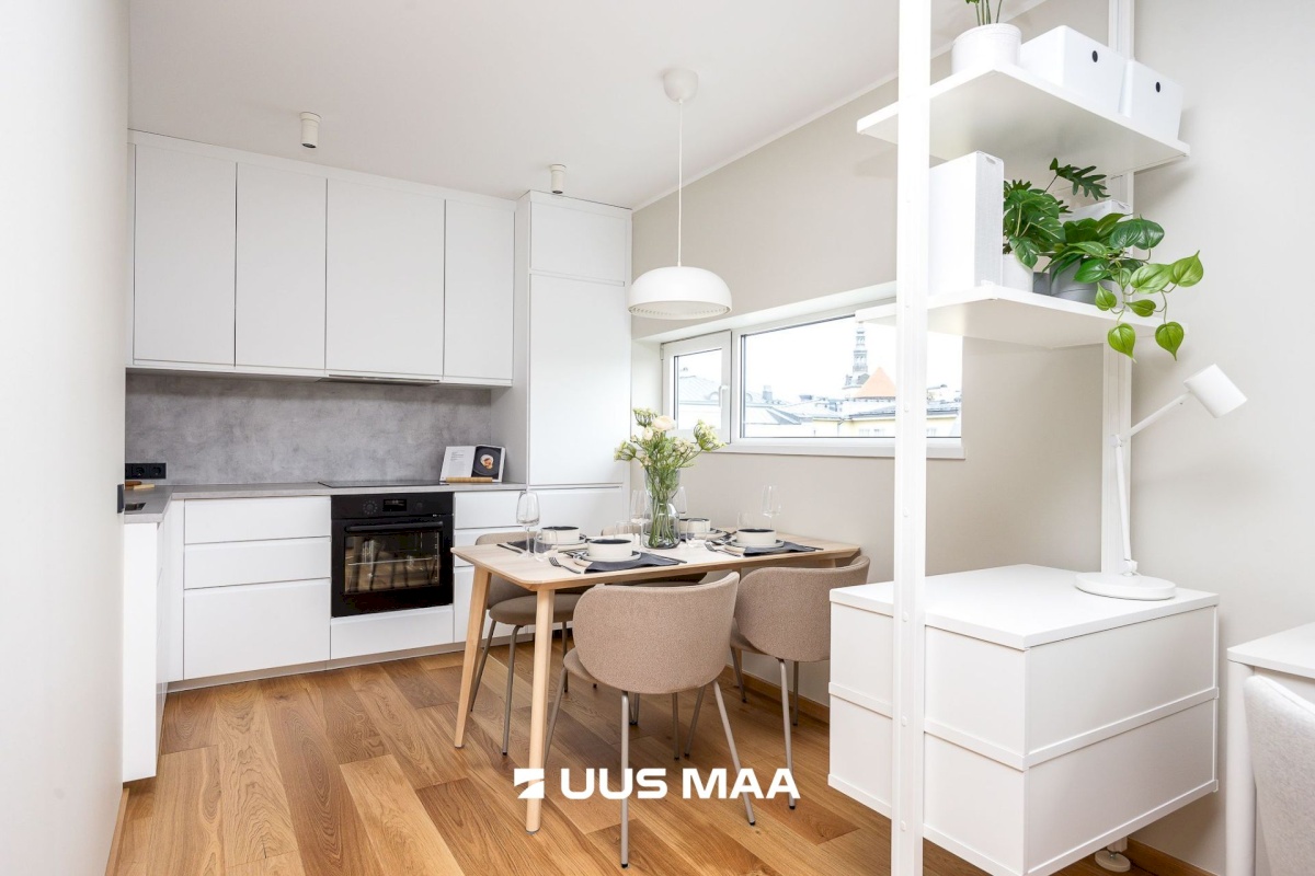 Tallinn, Kesklinna linnaosa, Kaarli pst 8