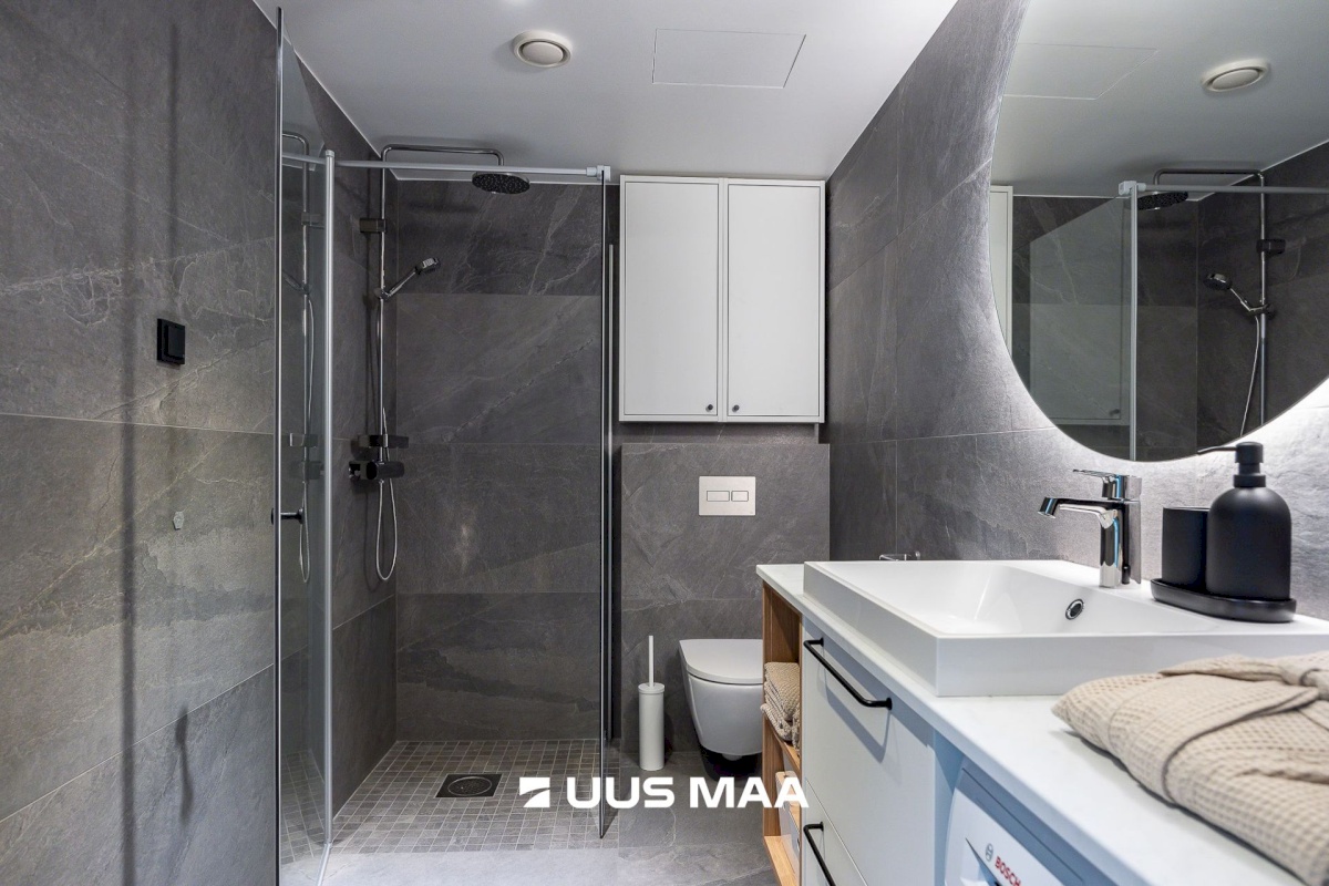 Tallinn, Kesklinna linnaosa, Kaarli pst 8