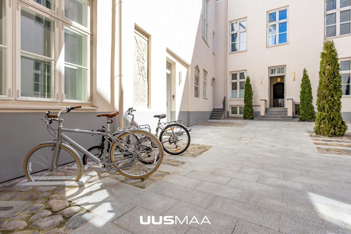 Tallinn, Kesklinna linnaosa, Vanalinn, Suur-Kloostri tn 1