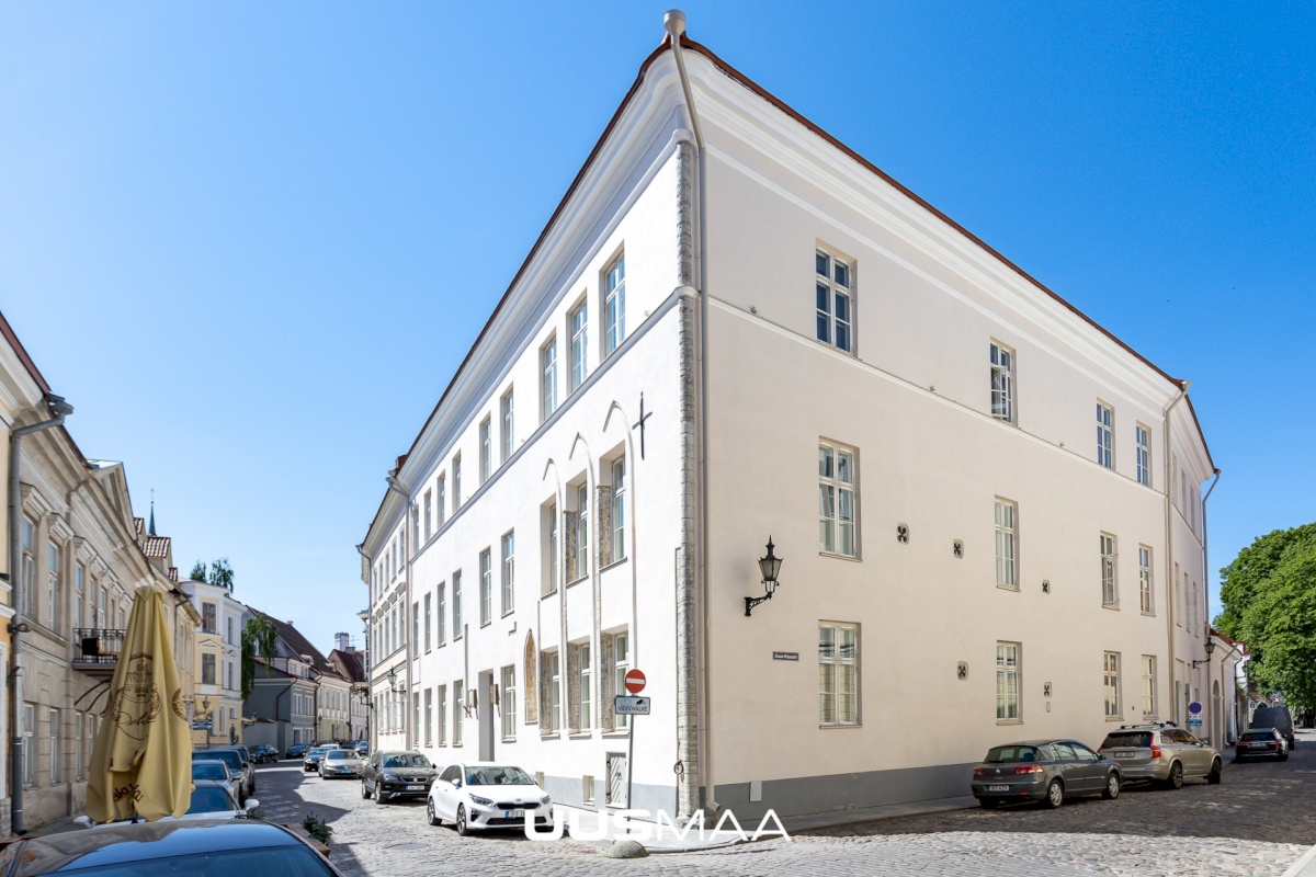 Tallinn, Kesklinna linnaosa, Vanalinn, Suur-Kloostri tn 1