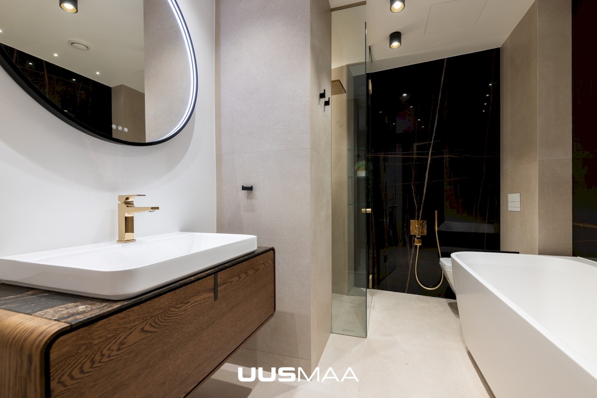 Tallinn, Kesklinna linnaosa, Vanalinn, Suur-Kloostri tn 1