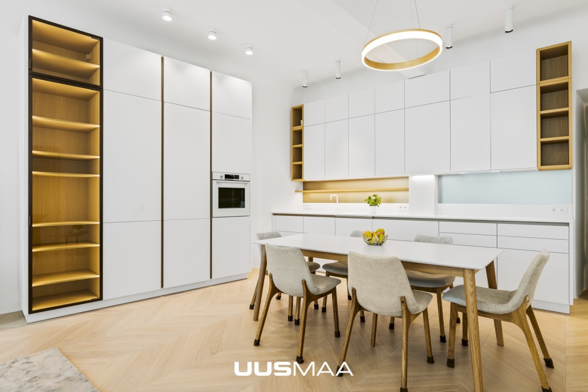 Tallinn, Kesklinna linnaosa, Vanalinn, Suur-Kloostri tn 1