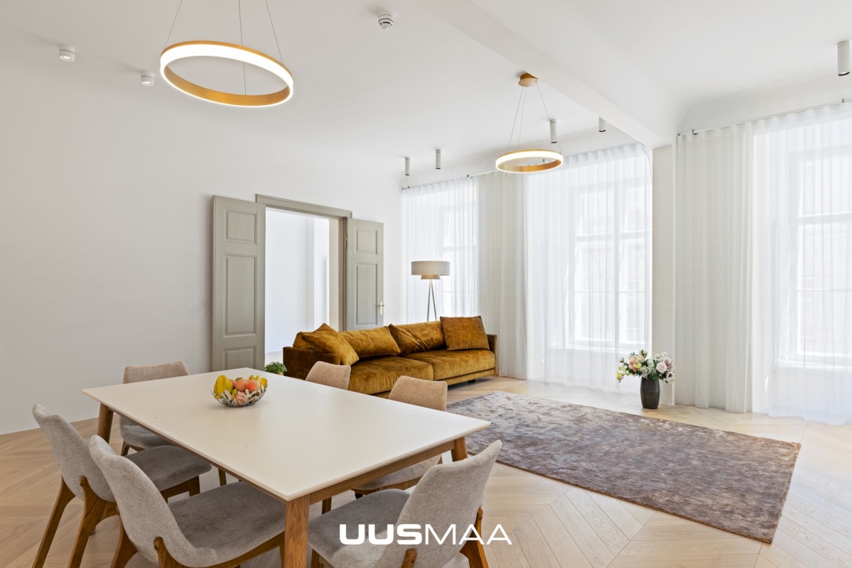 Tallinn, Kesklinna linnaosa, Vanalinn, Suur-Kloostri tn 1