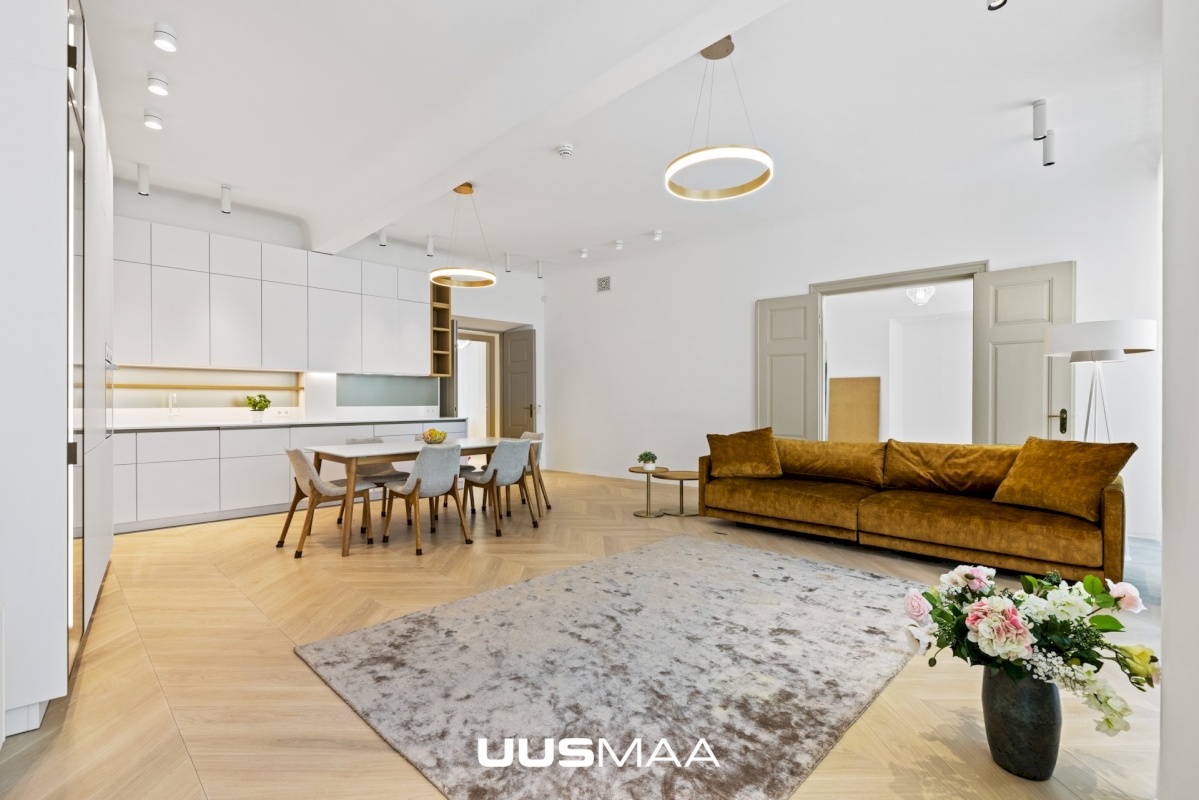 Tallinn, Kesklinna linnaosa, Vanalinn, Suur-Kloostri tn 1