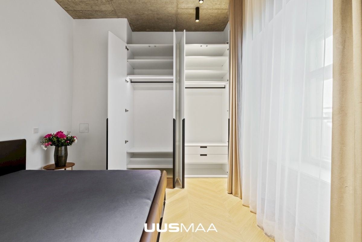 Tallinn, Kesklinna linnaosa, Vanalinn, Suur-Kloostri tn 1