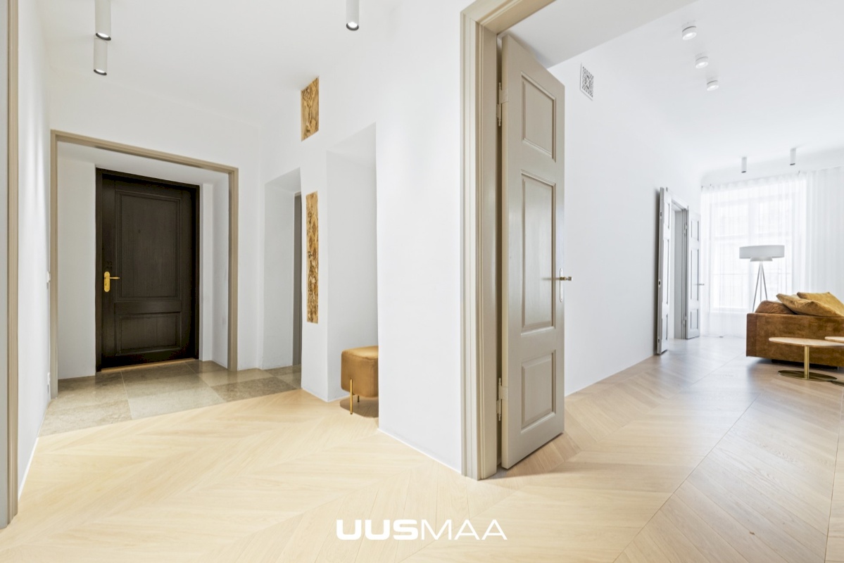 Tallinn, Kesklinna linnaosa, Vanalinn, Suur-Kloostri tn 1