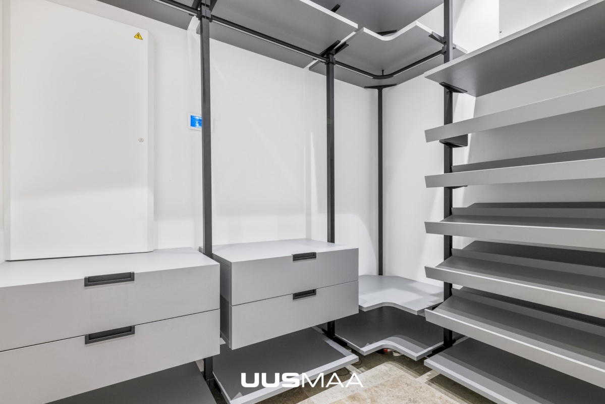 Tallinn, Kesklinna linnaosa, Vanalinn, Suur-Kloostri tn 1