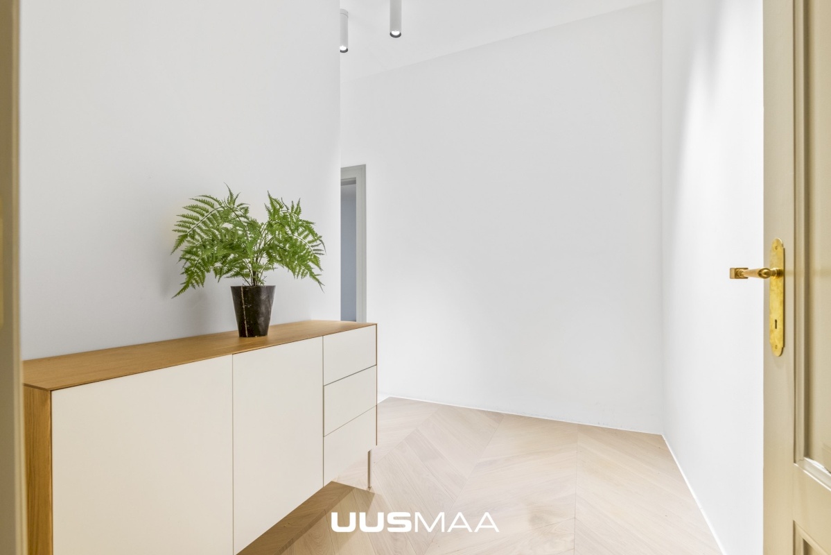 Tallinn, Kesklinna linnaosa, Vanalinn, Suur-Kloostri tn 1