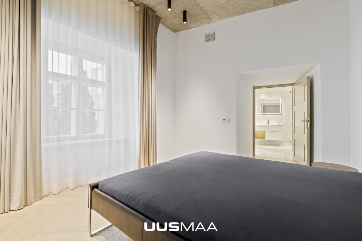 Tallinn, Kesklinna linnaosa, Vanalinn, Suur-Kloostri tn 1