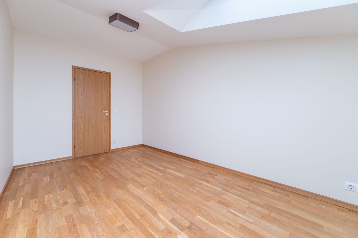 Tallinn, Lasnamäe linnaosa, Peterburi tee 4