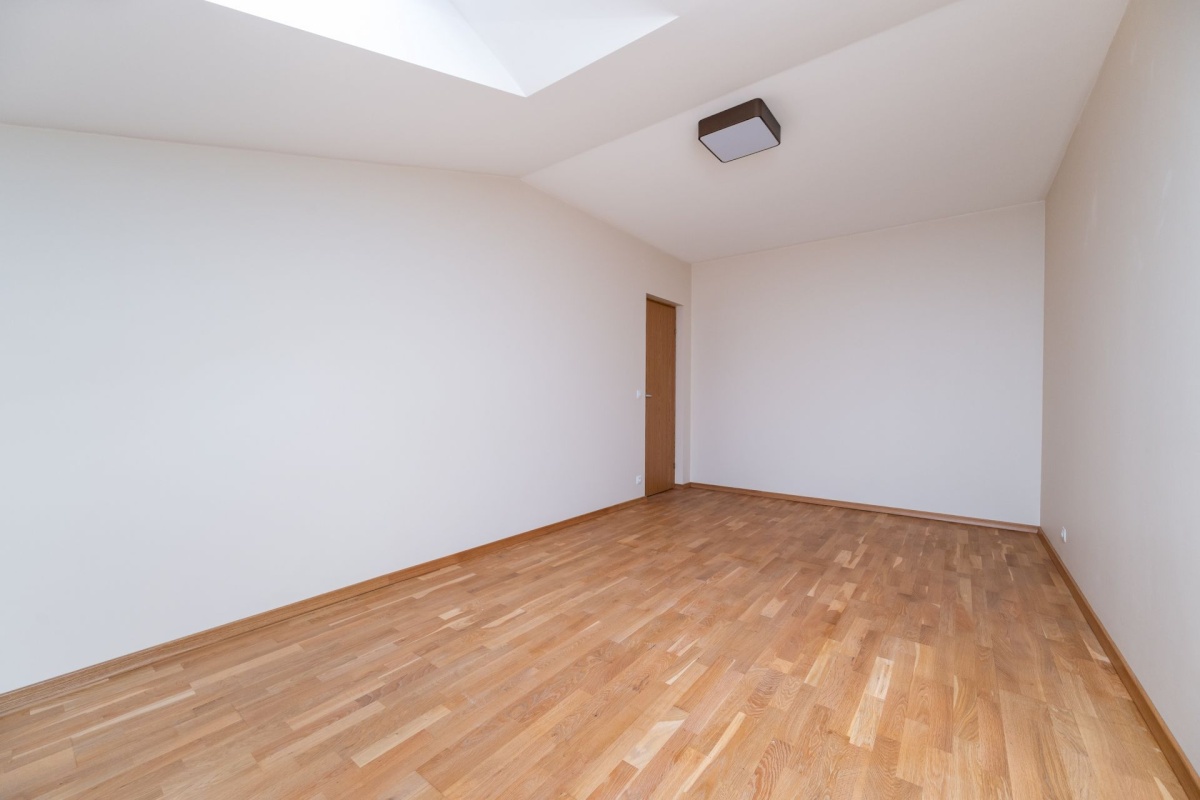 Tallinn, Lasnamäe linnaosa, Peterburi tee 4