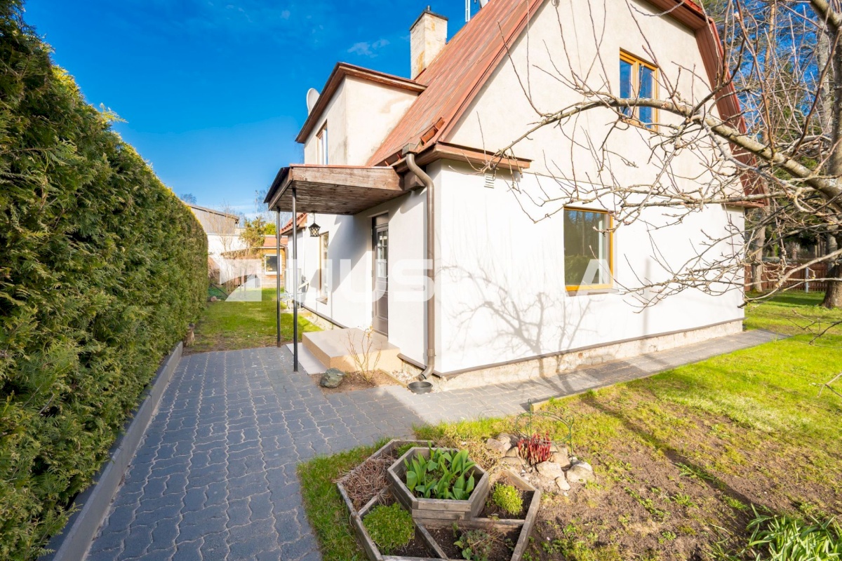 Tallinn, Nõmme linnaosa, Hallikivi//Laane 8//12