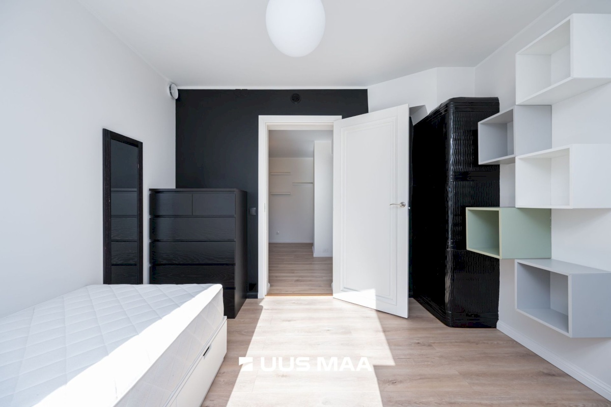 Tallinn, Nõmme linnaosa, Hallikivi//Laane 8//12