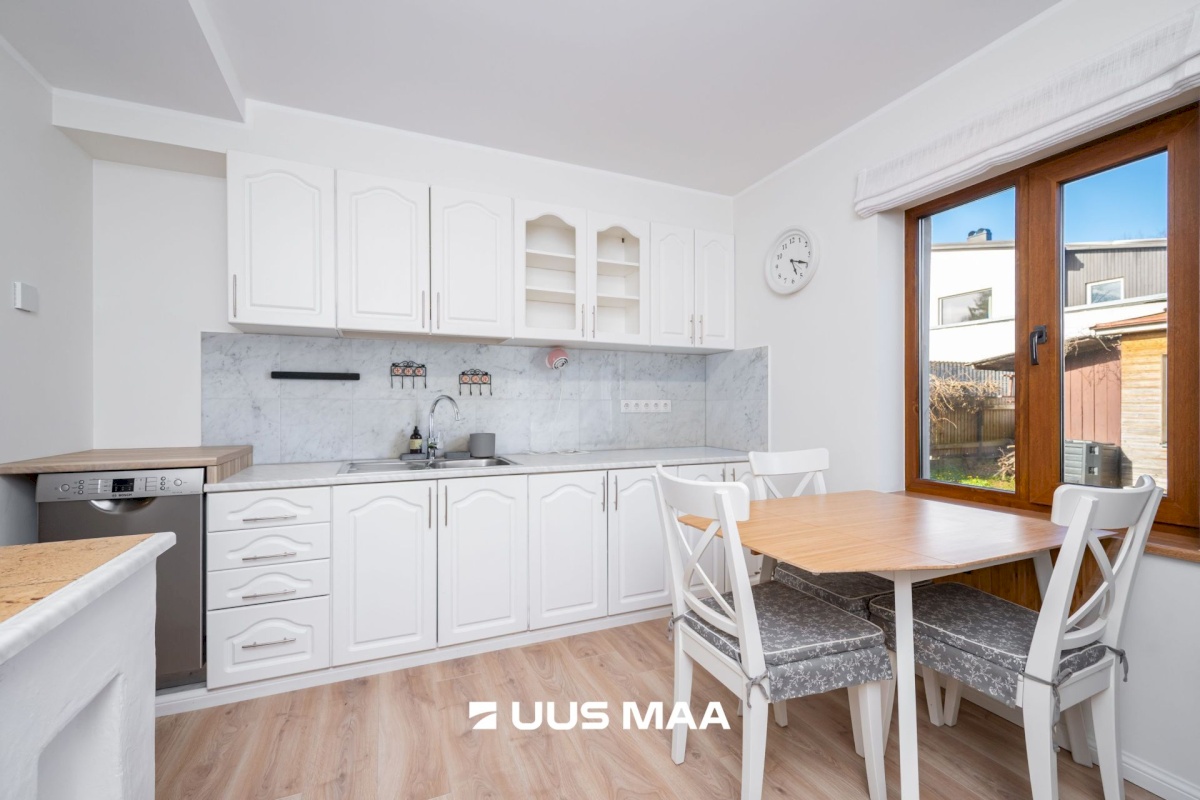 Tallinn, Nõmme linnaosa, Hallikivi//Laane 8//12