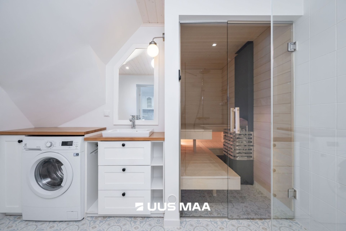 Tallinn, Nõmme linnaosa, Hallikivi//Laane 8//12