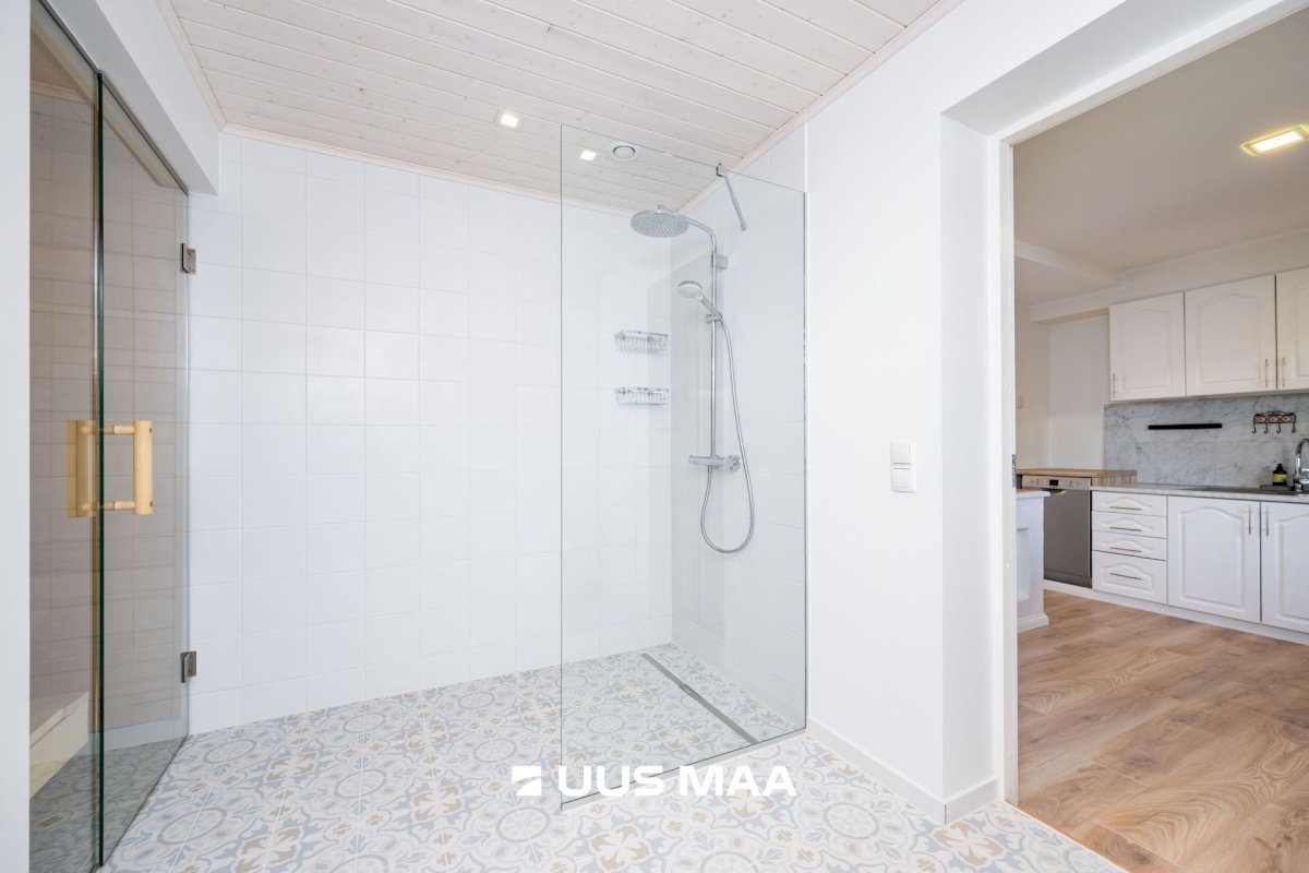 Tallinn, Nõmme linnaosa, Hallikivi//Laane 8//12