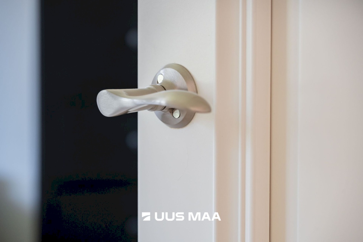 Tallinn, Nõmme linnaosa, Hallikivi//Laane 8//12