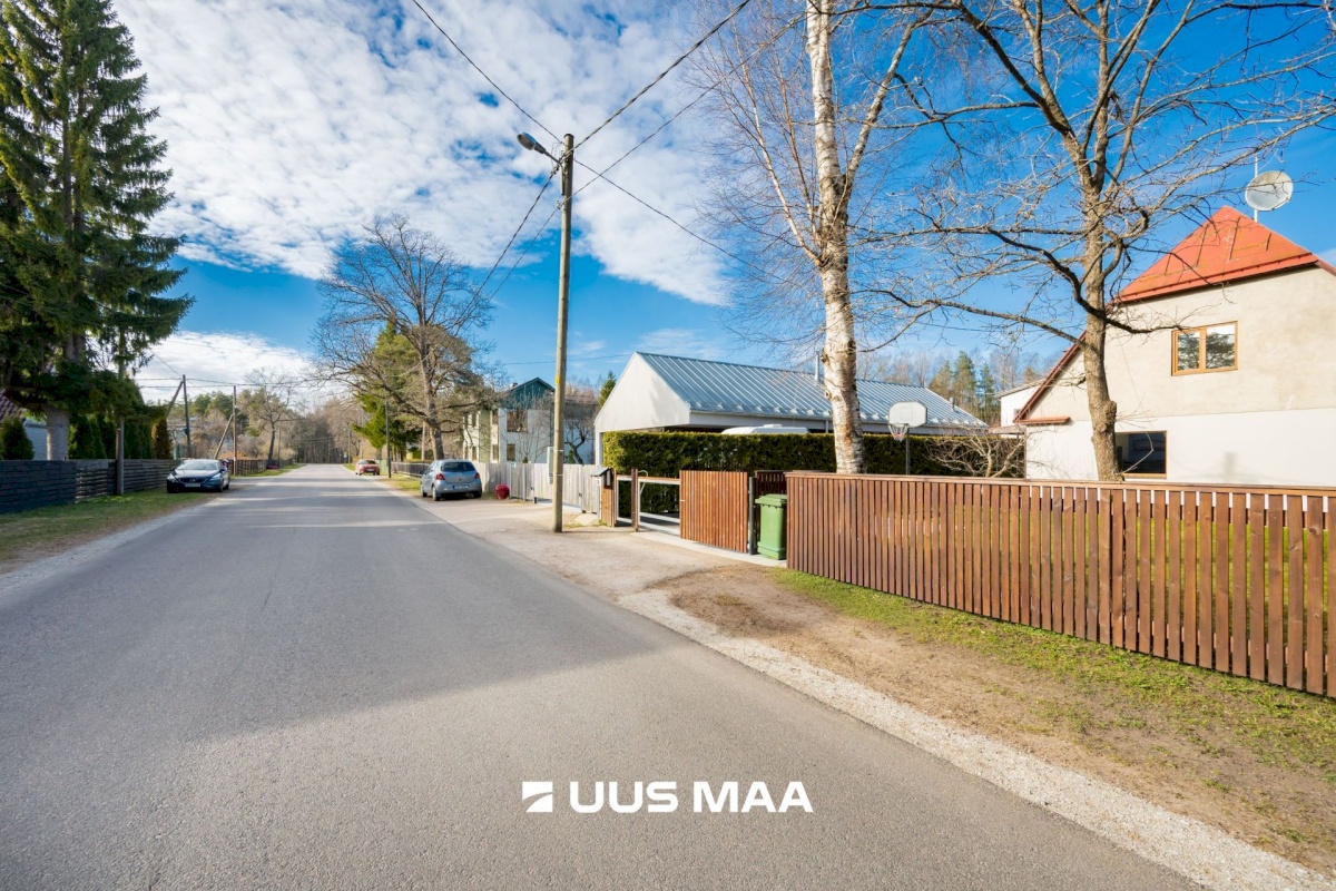 Tallinn, Nõmme linnaosa, Hallikivi//Laane 8//12