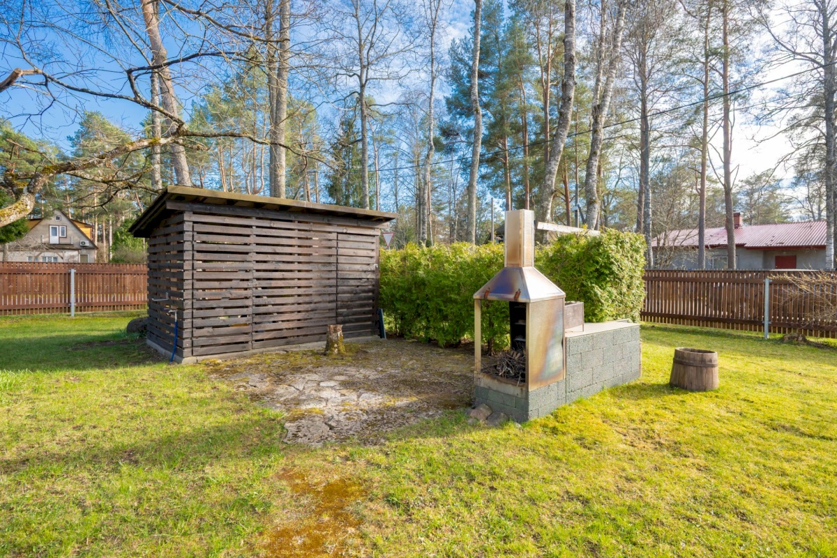 Tallinn, Nõmme linnaosa, Hallikivi//Laane 8//12