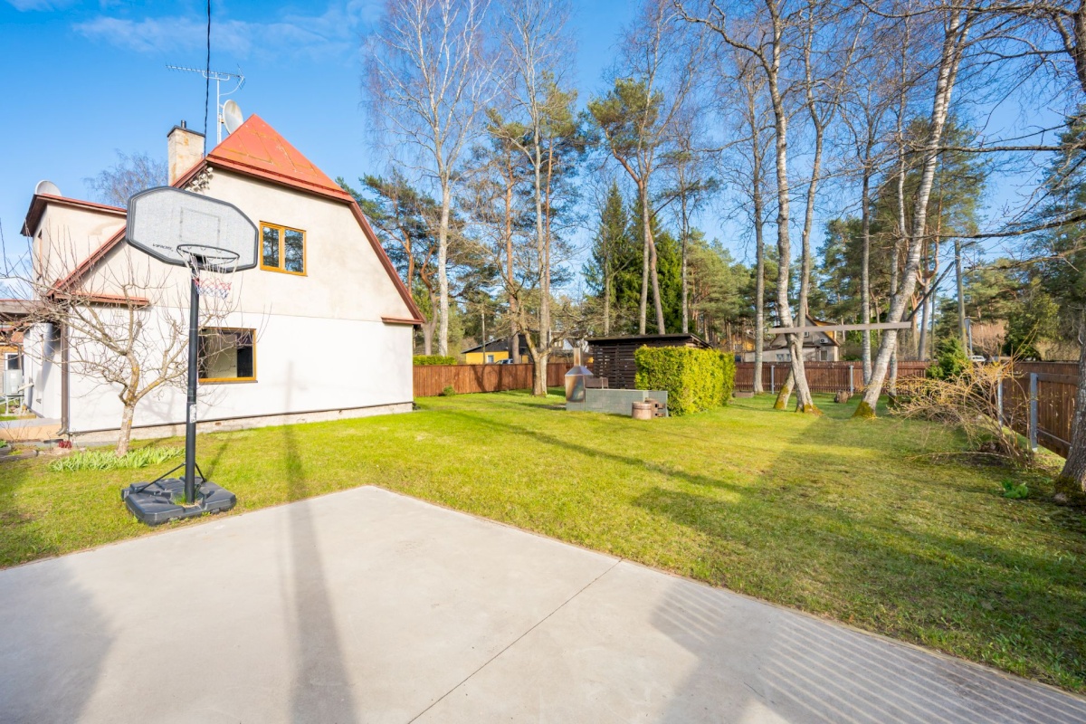 Tallinn, Nõmme linnaosa, Hallikivi//Laane 8//12