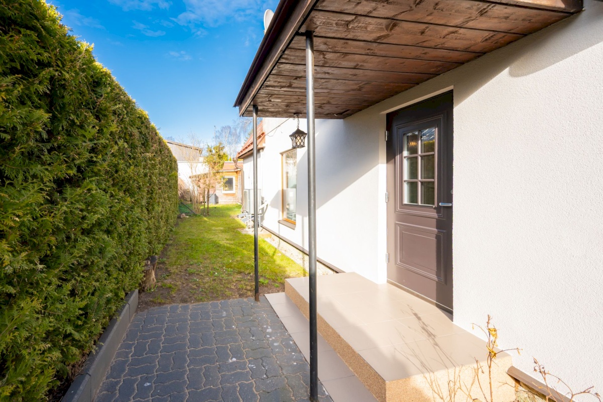 Tallinn, Nõmme linnaosa, Hallikivi//Laane 8//12