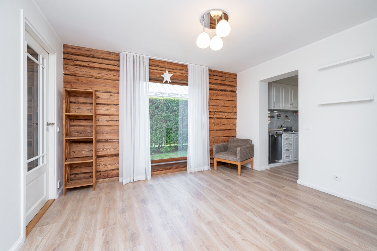 Tallinn, Nõmme linnaosa, Hallikivi//Laane 8//12