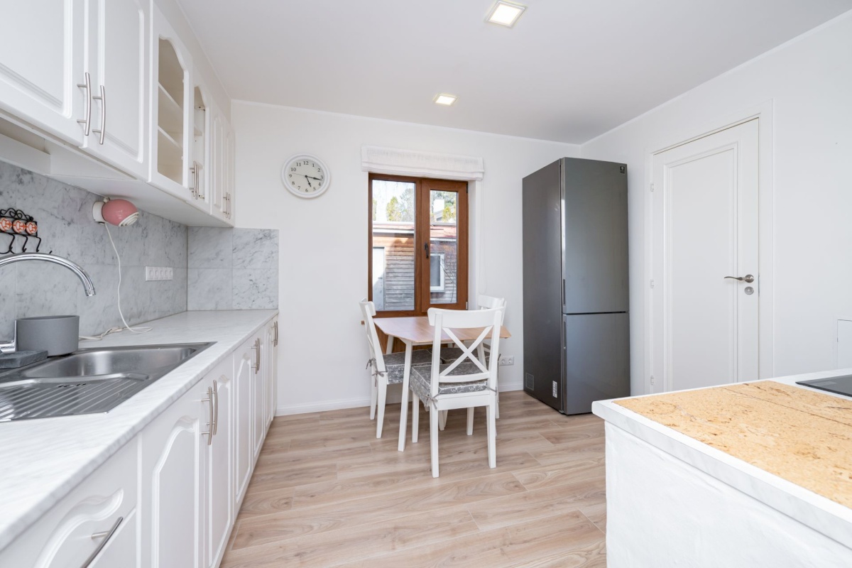 Tallinn, Nõmme linnaosa, Hallikivi//Laane 8//12