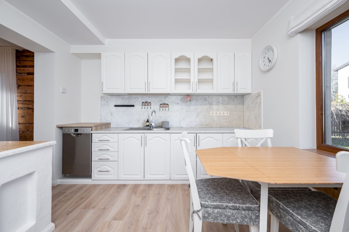 Tallinn, Nõmme linnaosa, Hallikivi//Laane 8//12